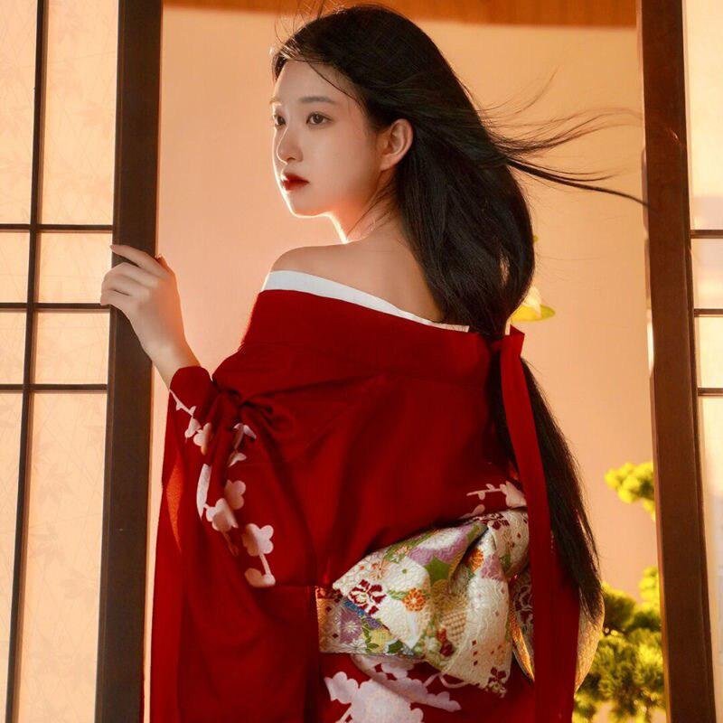 Kimono Japonais Femme Rouge - Collection Rouge Écarlate