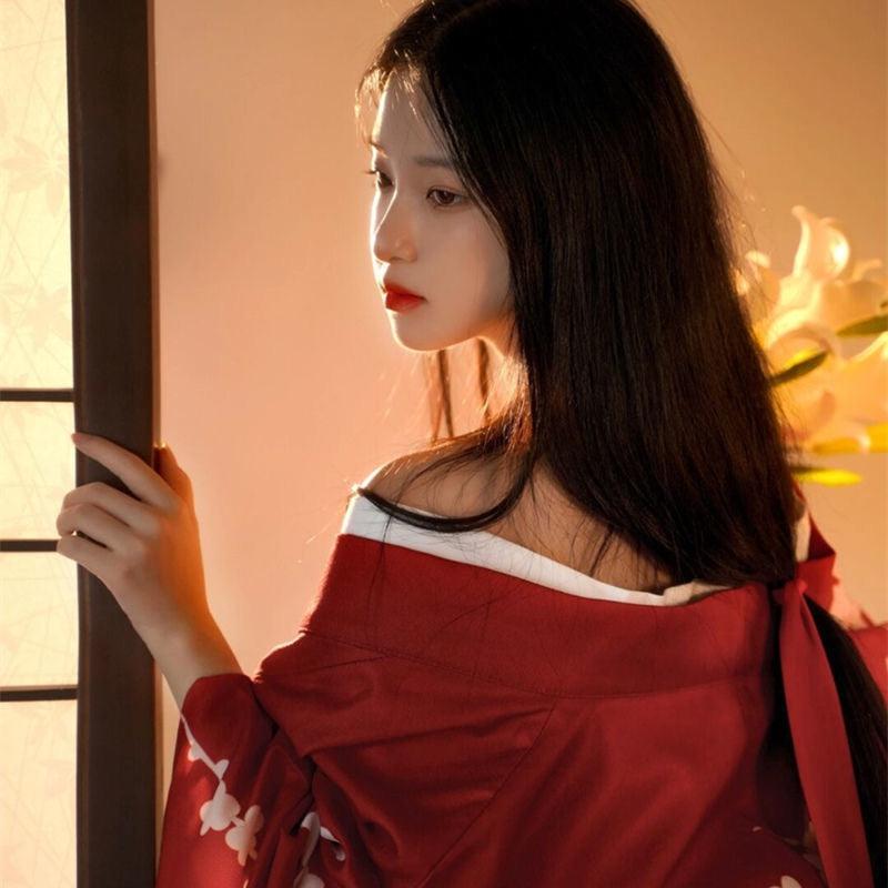 Kimono Japonais Femme Rouge - Collection Rouge Écarlate