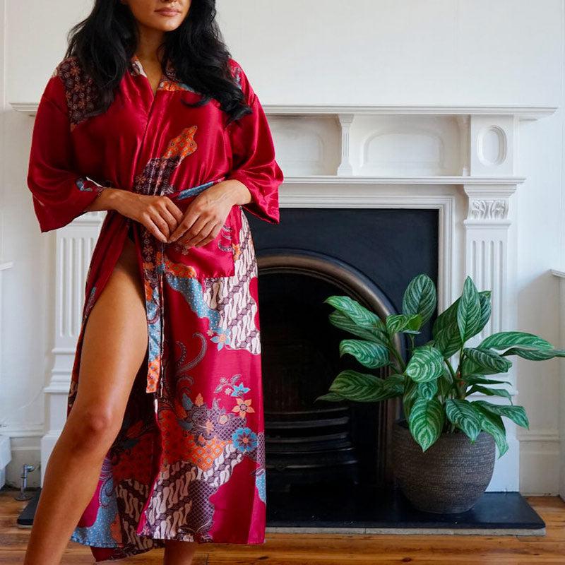 Kimono Rouge en Soie de Luxe