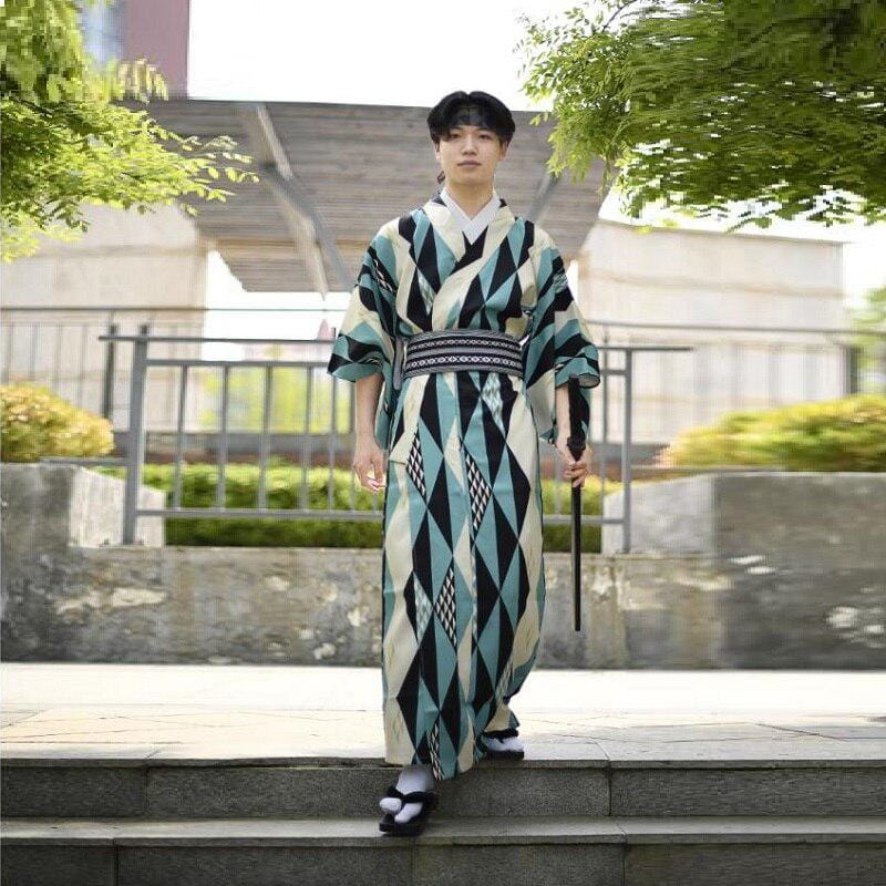 Kimono Japonais Traditionnel avec Motif Géométrique