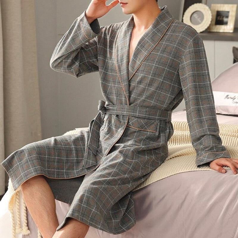 Elegant Men's Checked Bathrobe