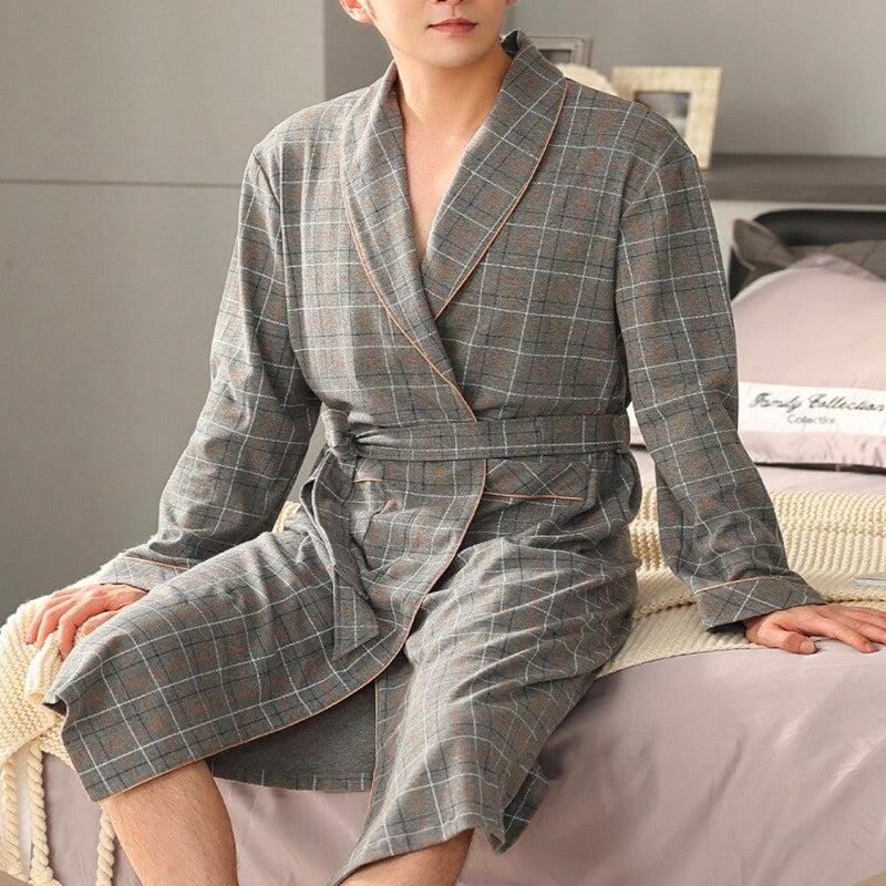 Elegant Men's Checked Bathrobe