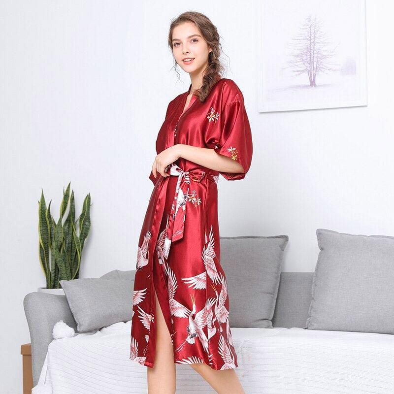 **Robe Kimono Rouge Longueur Intemporelle**